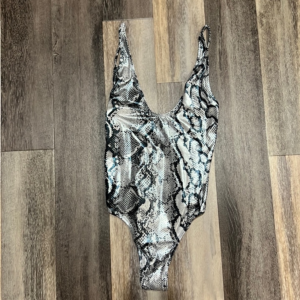 One piece swim